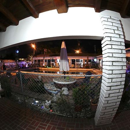 Adobe Hacienda Motel Голливуд Экстерьер фото