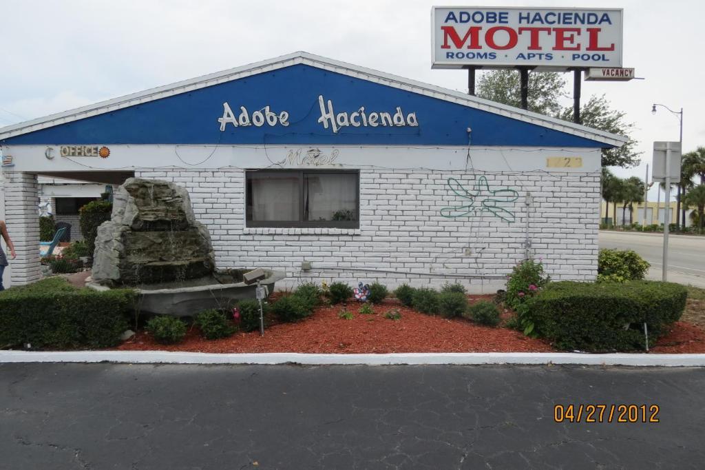 Adobe Hacienda Motel Голливуд Экстерьер фото
