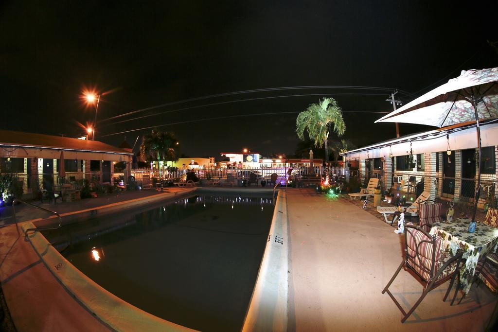 Adobe Hacienda Motel Голливуд Экстерьер фото