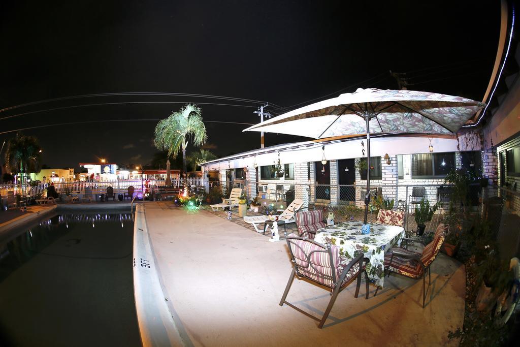 Adobe Hacienda Motel Голливуд Экстерьер фото