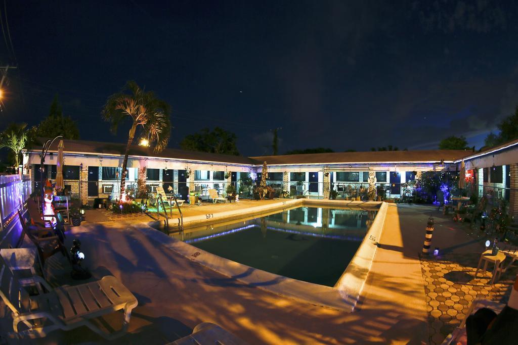 Adobe Hacienda Motel Голливуд Экстерьер фото